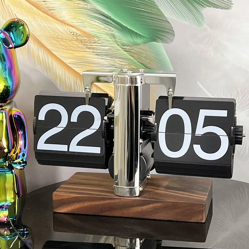 Automatically Page Turning Flipping Clock for Modern Home Office Decoration. Full of Sense of Technology